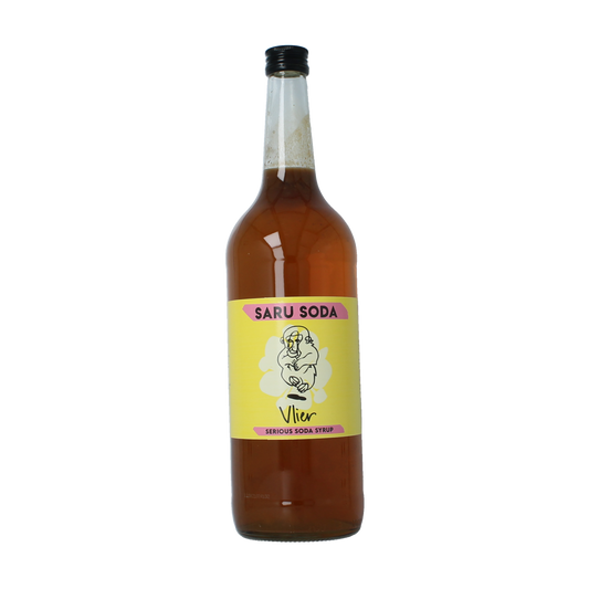 Saru Soda bio vlierbloesemsiroop in 1-liter bottle, natural elderflower syrup for drinks and recipes.