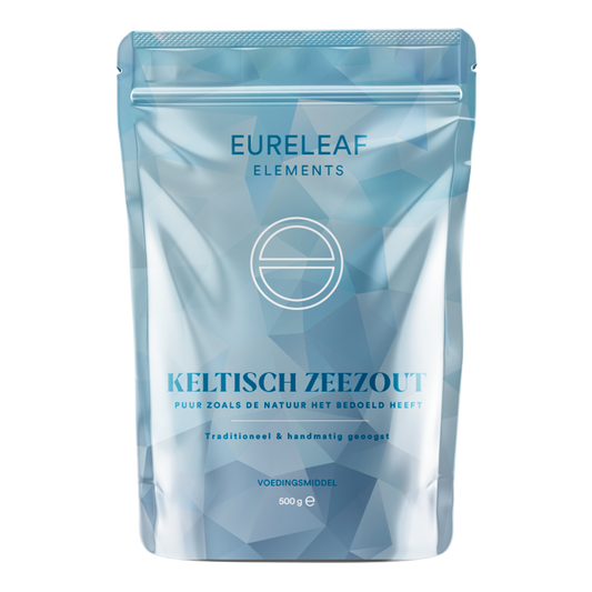 Elements Keltisch Zeezout 500g, natural Celtic sea salt in a clear container, used for cooking and seasoning.
