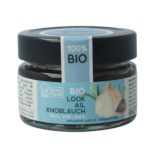 Amanprana Zwarte Knoflookpoeder pasta in a 100g package, showcasing the black garlic powder for pasta and rice dishes.