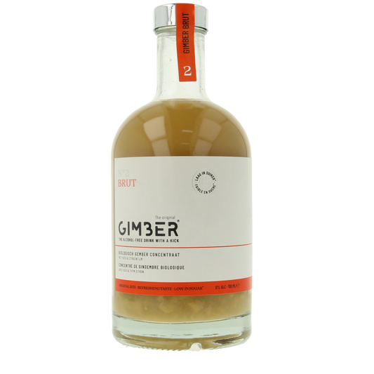 Gimber Brut bio 700ml bottle of organic ginger drink in clear glass with label and cap, on a plain background.