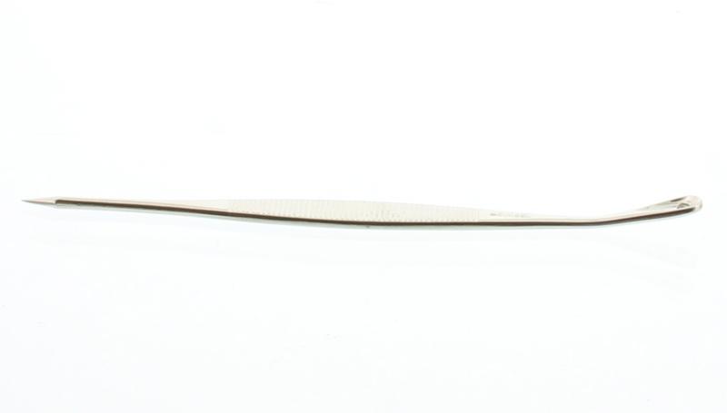 Malteser Comedonedrukker met lancet in staalwaren, 11cm M33, used for skin pore extraction, with a lancet tip.