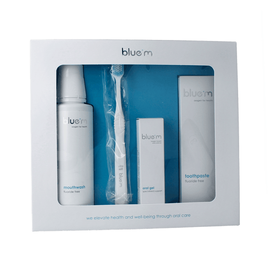 Bluem Implant Care Kit for daily mouth hygiene in a vensterdoos, includes essential oral care tools for consistent dental health.
