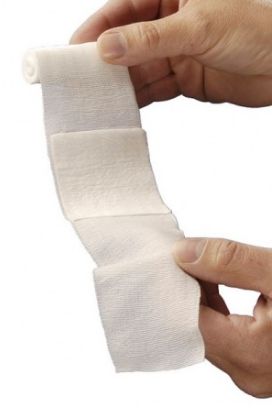 Sterile Heka Snelverband nr. 3, 10x12cm, gerold, for quick wound dressing, shown rolled in sterile packaging.