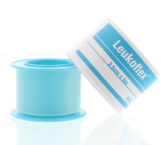 Leukoflex Hechtpleister 5m x 2.5cm adhesive bandage, versatile wound dressing tape, in a single pack, brand Leukoflex.