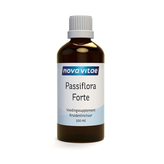 Nova Vitae Passiflora forte herbal tincture bottle with label, 100ml, featuring passiebloem (passionflower) ingredients.