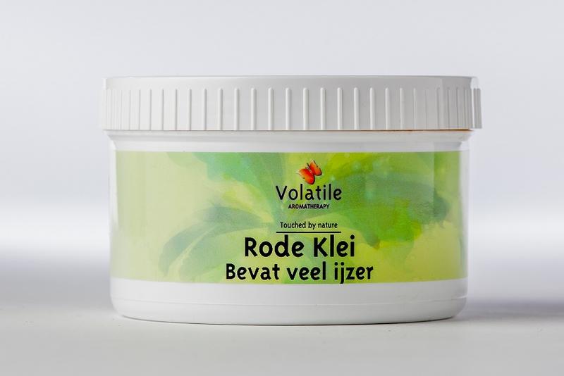Volatile Rode klei 150g natural clay for body care, shown in a clear container with a smooth, earthy surface.