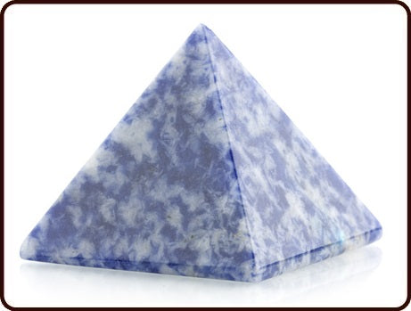 Ruben Robijn sodaliet stone in a pyramid shape, natural blue gemstone for jewelry or collection, photographed on a white background.