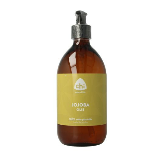Chi Jojoba olie 500ml bottle for body care, featuring a clear container with a golden-colored jojoba oil inside.