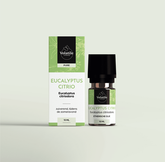 Volatile Eucalyptus citriodora essential oil bottle, 10ml, natural aromatic etherische oliën with fresh citrus scent.