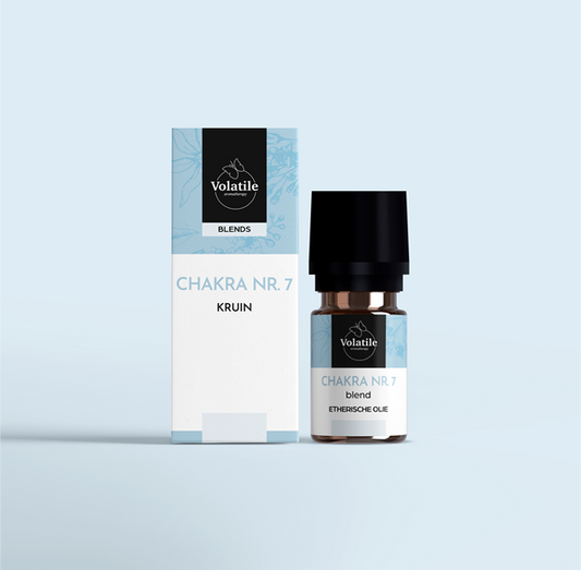 Volatile Chakra olie 7 kruin puur, 5ml, aromatic essential oil bottle with a white cap and clear label, displayed on a neutral background.
