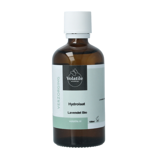 Volatile Lavendel hydrolaat 100ml in a clear spray bottle, natural body care product with lavender scent