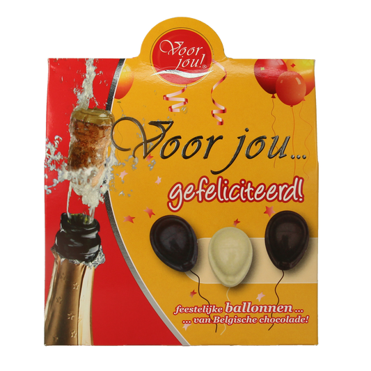 Voor Jou! cadeau doos met 100 gram chocolade, featuring an elegant packaging and assorted chocolate pieces inside.