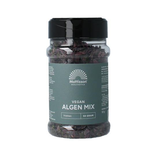 Mattisson Absolute algen mix 50g with fresh potatoes, vegetables, and fruit, showcasing the product's natural ingredients and packaging.