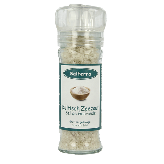 Salterra Keltisch zeezout grof in droog strooimolen, 70g, with coarse salt crystals ready for seasoning or cooking.