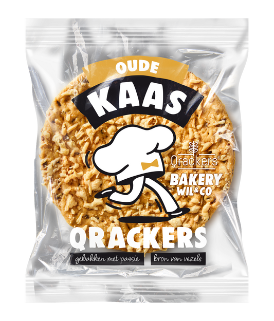 Leev Qrackers oude kaas bio crackers, 46g, featuring crispy crackers topped with aged organic cheese, in a close-up view.