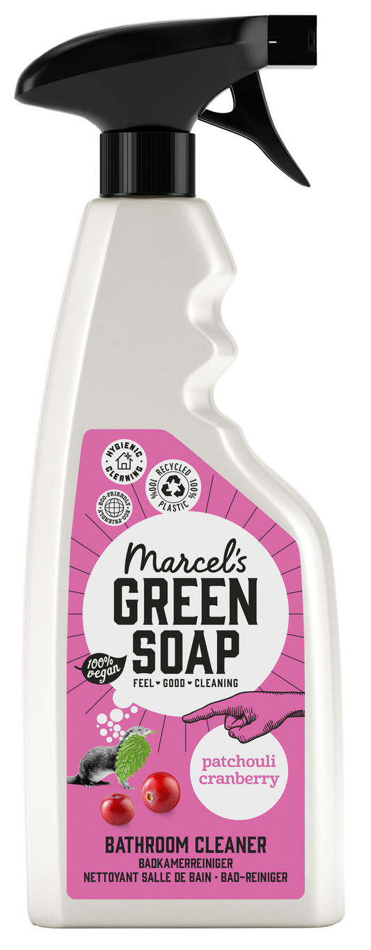 Marcel's Green Soap badkamerspray with patchouli and cranberry scent, 500ml bottle, showing the product label and spray nozzle.