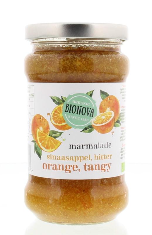 Bionova Sinaasappelmarmelade bitter bio spread on bread, showcasing the 340g jar with orange marmalade texture and branding.