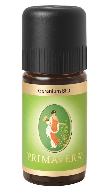 Primavera Geranium bio essential oil bottle with label and clear glass cap, close-up of the 10ml organic etherische oliën container