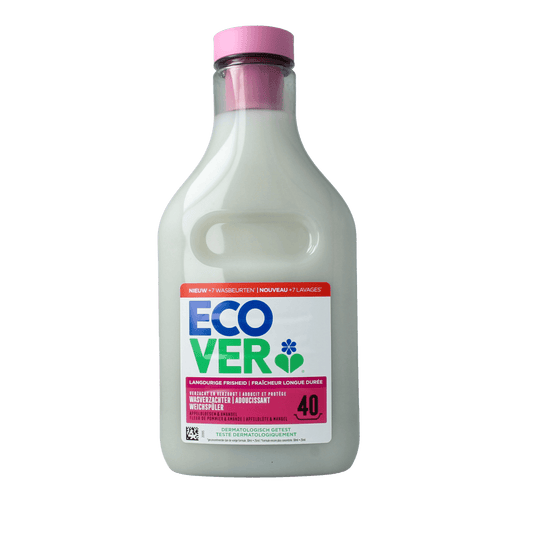 Ecover wasverzachter concentrate with apple blossom and almond scent in a 1-liter bottle, for softening and freshening laundry.
